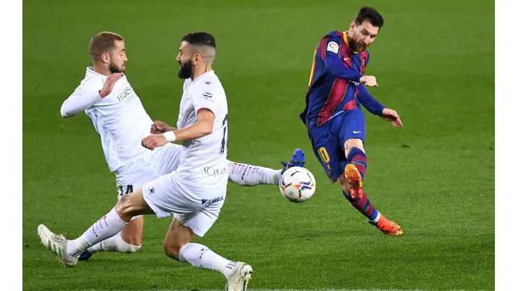 Lionel Messi se anotó con doblete en el triunfo de Barcelona por 4-1 sobre Huesca.
