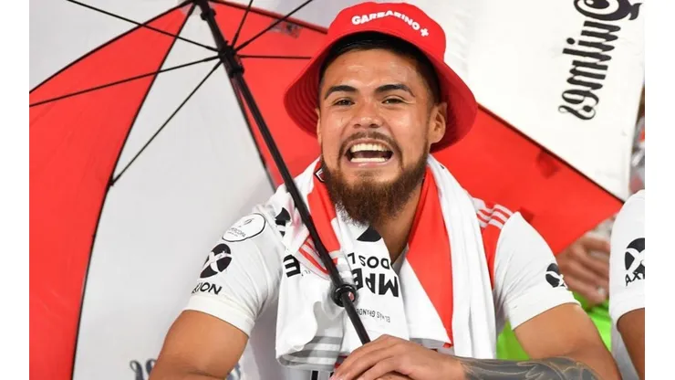 Paulo Díaz festeja el título de Supercopa Argentina con River Plate.