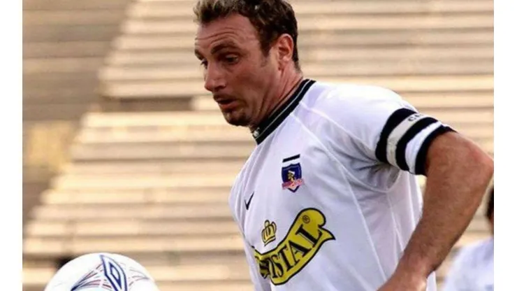 Marcelo Barticciotto entrega una fuerte arenga al plantel de Colo Colo antes de jugar la promoción