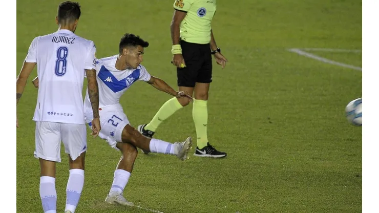 Golazo de Pablo Galdames para Vélez Sarsfield en la Copa Argentina.