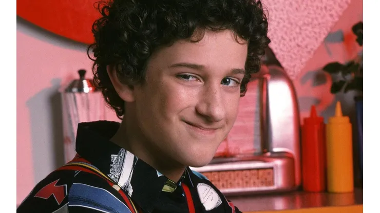 Dustin Diamond como Screech en Salvado por la Campana.