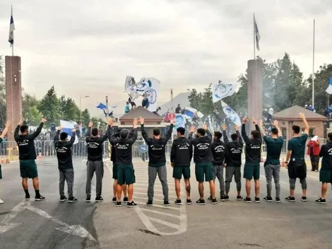 Soñando el tri: Hinchas de la UC realizan banderazo