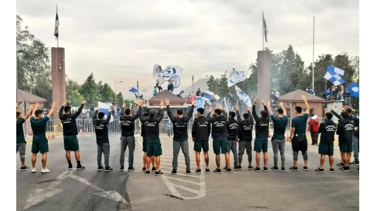 Hinchas le dieron su apoyo a la UC en la recta final