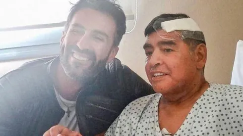 Leopoldo Luque con Diego Maradona después de la operación