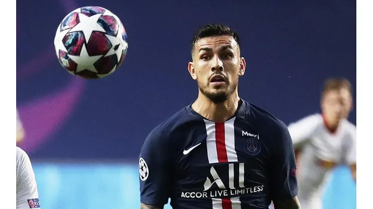 Leandro Paredes espera por Lionel Messi en el PSG.