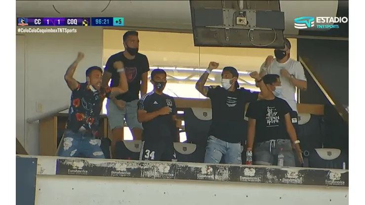 Los jugadores de Colo Colo estallan de locura con gol de Parraguez