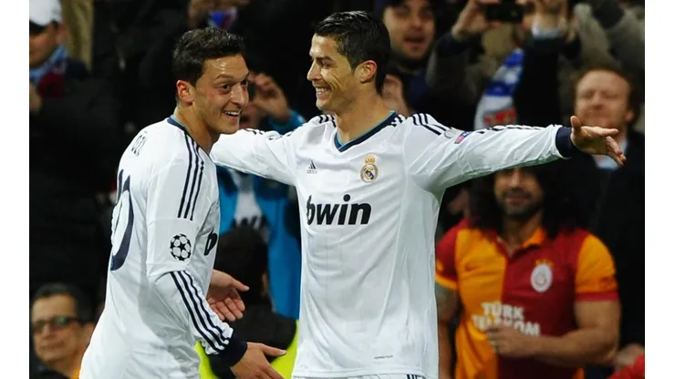 Özil explica por qué Cristiano Ronaldo es mejor que Lionel Messi.