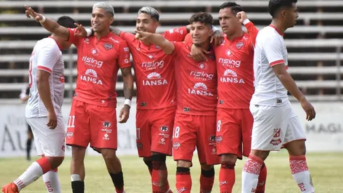 Ñublense quiere seguir con los abrazos