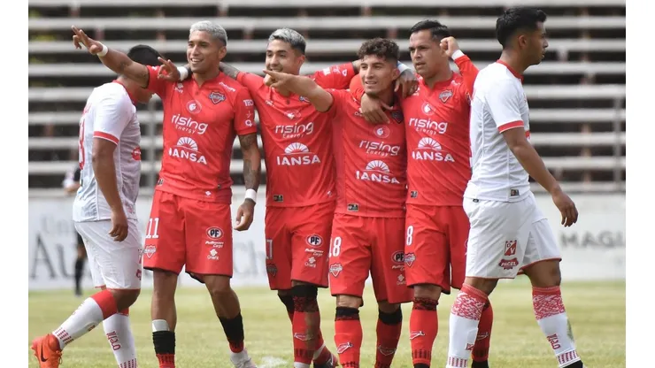 Ñublense quiere seguir con los abrazos