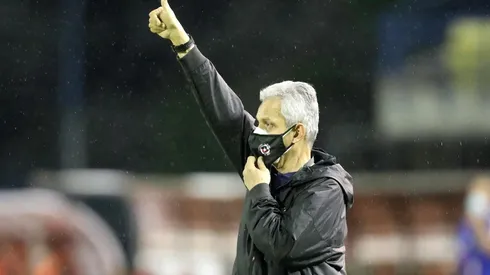 Reinaldo Rueda en su último partido con la selección chilena