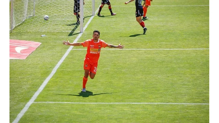 Maximiliano Cuadra ha sido la figura que mantiene a Cobreloa con el sueño de Primera División. Colo Colo ya le echó el ojo