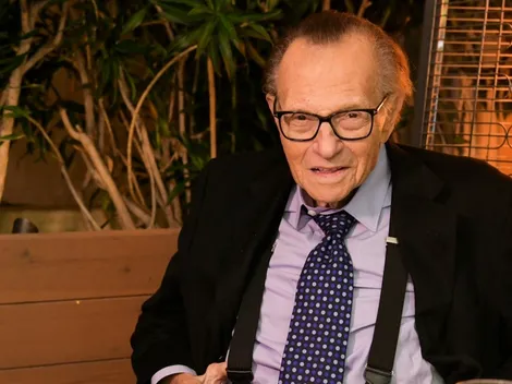Larry King es hospitalizado por Covid-19
