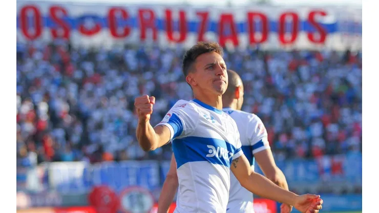 El argentino aceptó bajarse el sueldo para seguir en la UC.