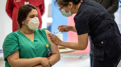 El 45% de los chilenos se vacunarían apenas se pueda