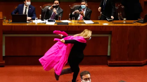 Diputada Pamela Jiles celebrando la aprobación del Primer Retiro de Fondos