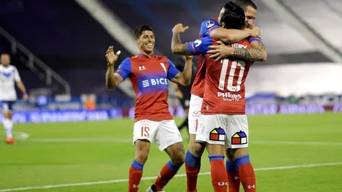 La UC logró anular al potente Vélez de Pellegrino y hacer dos goles de visita.