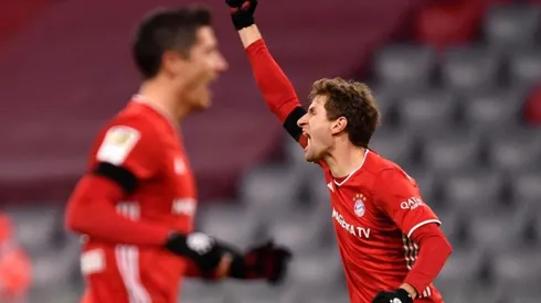 Un campañón tiene en la Bundesliga el Bayern Munich con Roberto Lewandowski y Thomas Mueller en el ataque