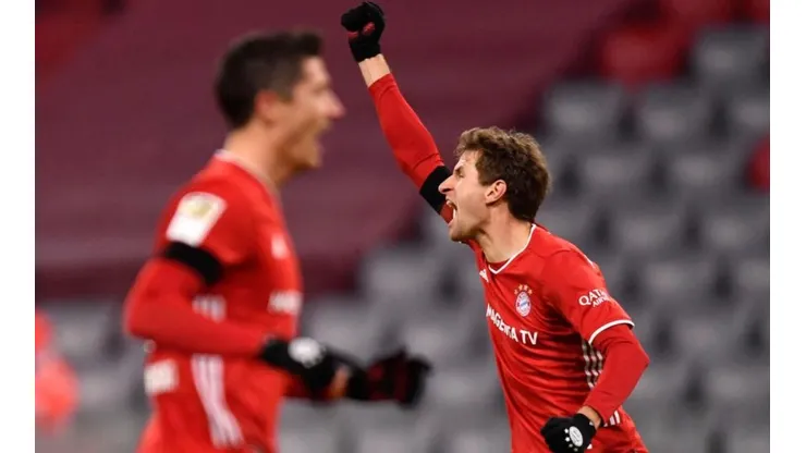 Un campañón tiene en la Bundesliga el Bayern Munich con Roberto Lewandowski y Thomas Mueller en el ataque
