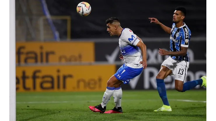 Con este cabezazo, César Pinares timbró la victoria de Universidad Católica sobre Gremio de Porto Alegre por Copa Libertadores