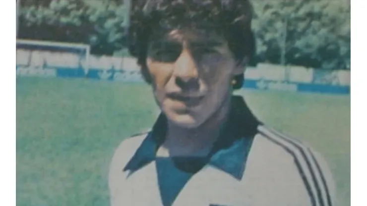 Diego Armando Maradona con la camiseta de Colo Colo