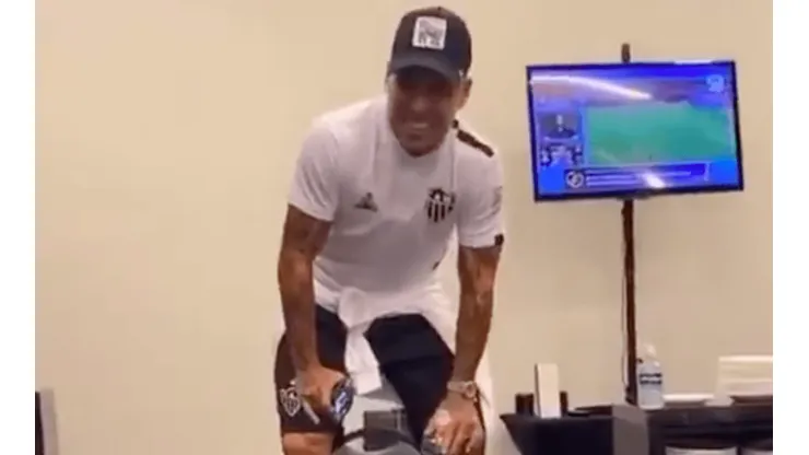 Vargas bailó al ritmo de "La bomba" en su bautizo con el Mineiro