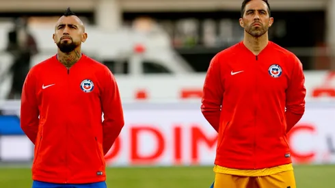 Arturo Vidal y Claudio Bravo fueron las figuras de Chile y dejaron todo en la cancha por el grupo.