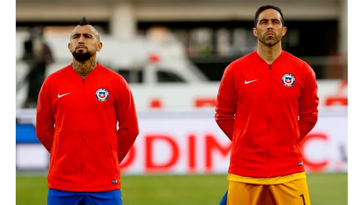 Arturo Vidal y Claudio Bravo fueron las figuras de Chile y dejaron todo en la cancha por el grupo.