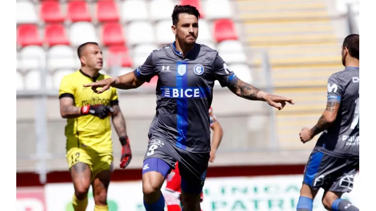 Universidad Católica sigue firme en el liderato del torneo chileno