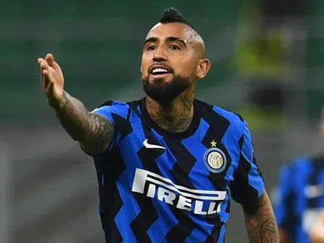 Arturo Vidal "calienta" y le toca la oreja al Real Madrid