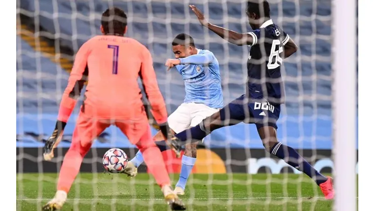 Manchester City gana y es líder del Grupo C