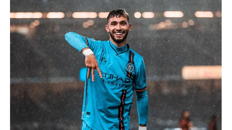 Valentín Castellanos festeja el Hat-trick
