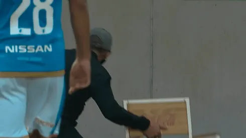 Torrente se sacó la rabia de la expulsión rompiendo sillas