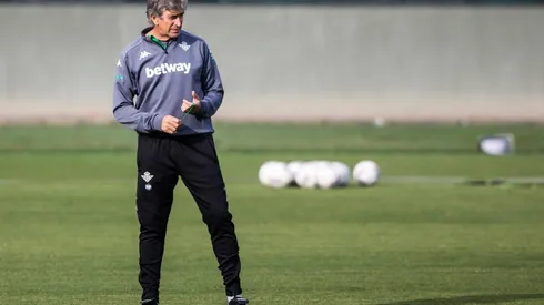 Manuel Pellegrini dirige la práctica del Betis