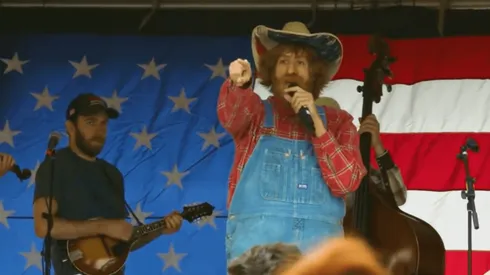 El actor tuvo que salir arrancando para no ser linchado por los asistentes al acto.