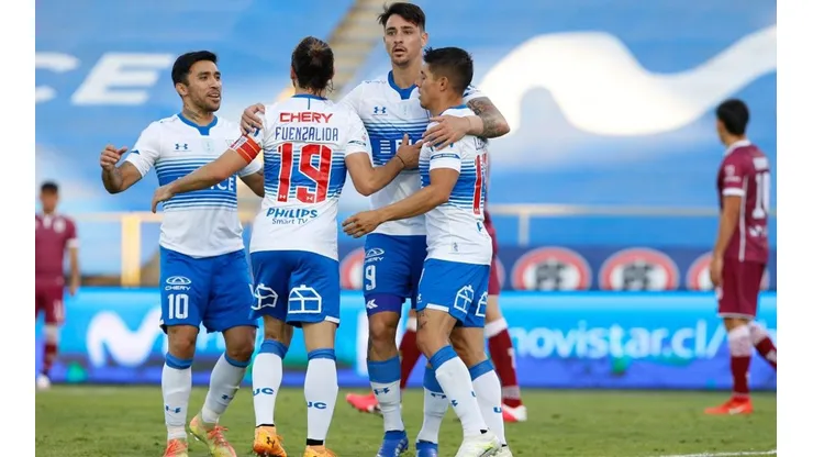 Universidad Católica derrotó a La Serena y es otra vez puntera del fútbol chileno.