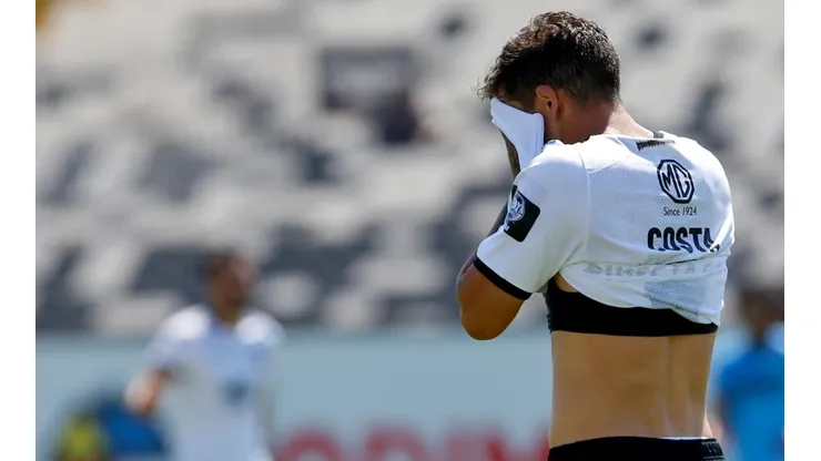 Deportes Iquique enterró un poco más a Colo Colo.