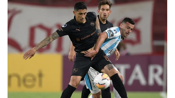 Tucu Hernández en acción por Independiente en Copa Sudamericana, a dos semanas de las Eliminatorias Qatar 2022