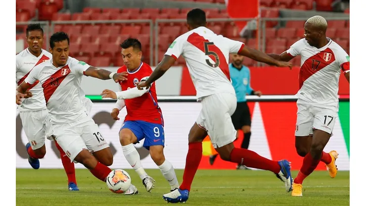 Chile recibe a Perú en la búsqueda de su primer triunfo en el camino hacia Qatar 2022.