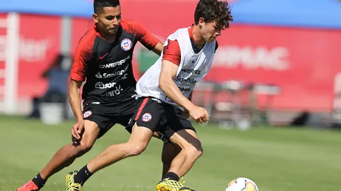 Simón Contreras y Alexander Aravena, los sub 20 en la Roja adulta.