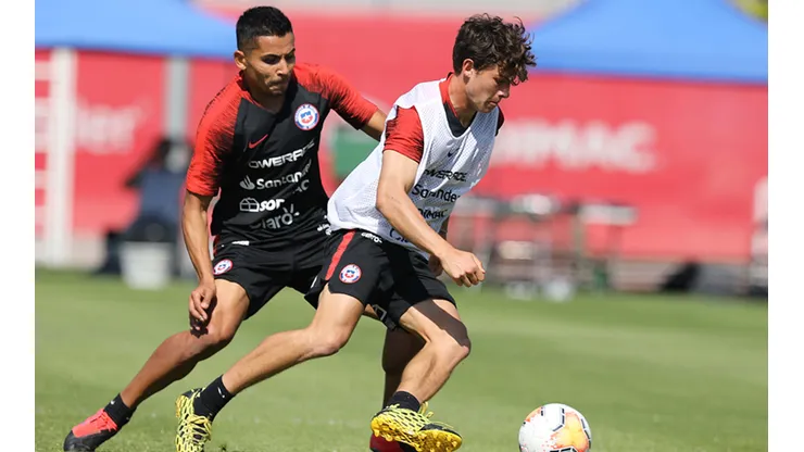 Simón Contreras y Alexander Aravena, los sub 20 en la Roja adulta.