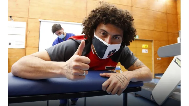 Maxi Falcón se hizo los exámenes médicos en Colo Colo.