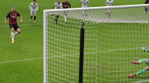 Zlatan desperdicia un penal en la Europa League