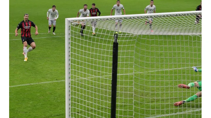 Zlatan desperdicia un penal en la Europa League