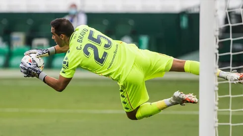 Claudio Bravo ha sido prenda de garantía en el inicio de La Liga de España con el Real Betis.