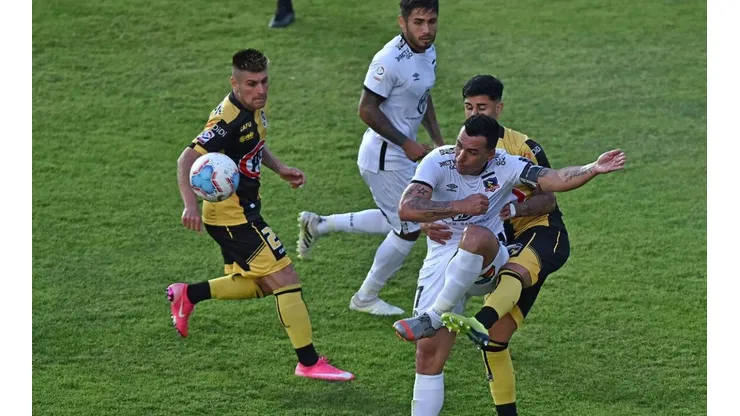 Esteban Paredes volverá a ser titular en Colo Colo