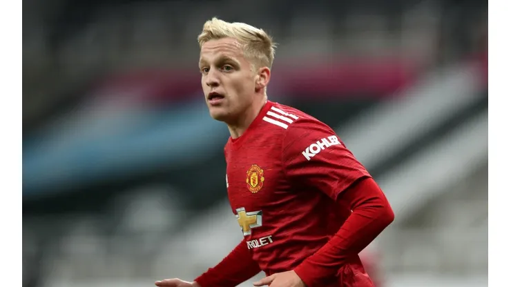 Van Basten cree que Van de Beek se equivocó al fichar por los red devils