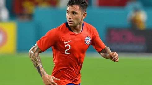 Eugenio Mena, el único jugador chileno que juega en el extranjero y votó.