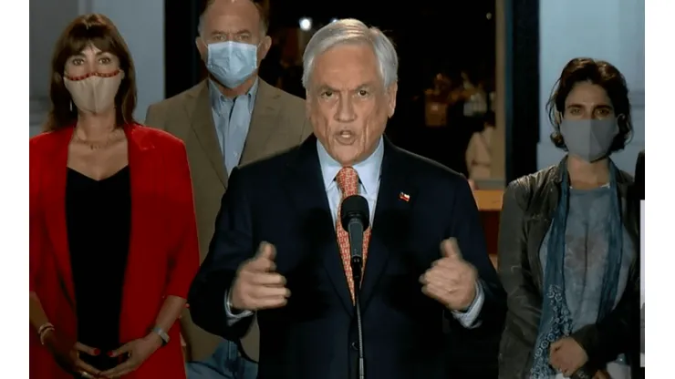 Sebastián Piñera hablando desde La Moneda.