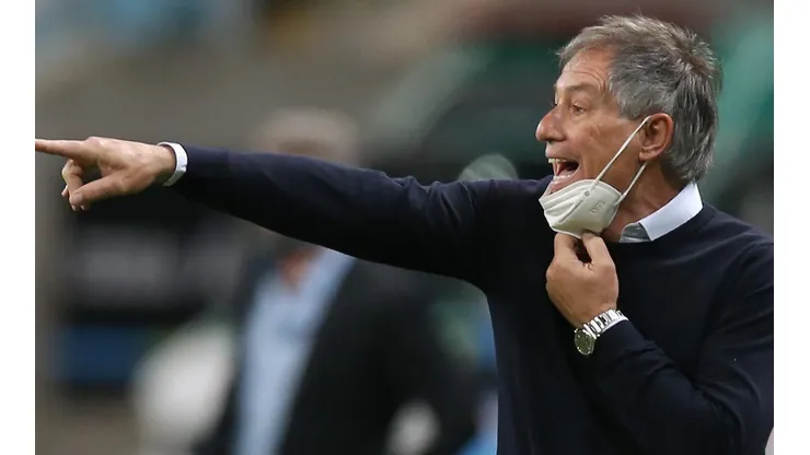 Ariel Holan es seguido por Palmeiras, pero la UC no tiene ninguna intención de soltarlo.