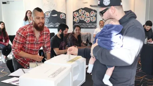 Inicia el Plebiscito Constituyente con voto de chilenos en Nueva Zelanda / Foto: @Minrel_chile